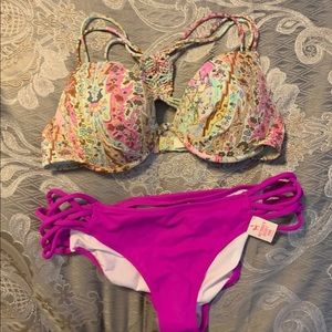 Victoria’s Secret bikini